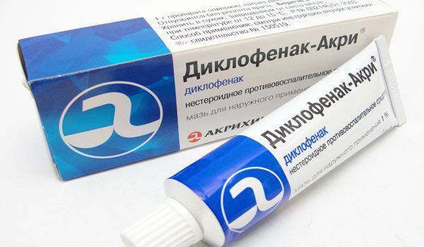На спине около позвоночника уплотнение