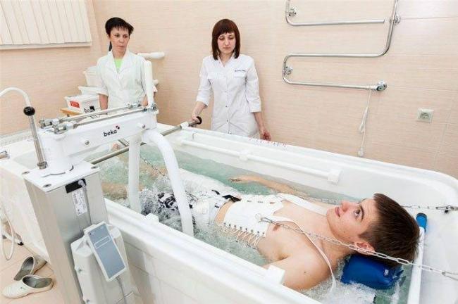 Растяжка позвоночника при грыже поясничного отдела в домашних условиях