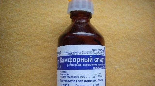 Камфорный спирт при боли в ухе: правила лечения отита