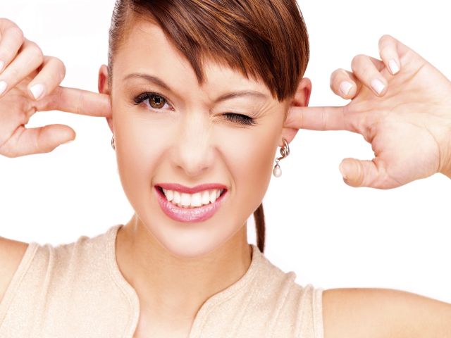 Каковы причины нервного шума и звона в ушах и голове, есть ли лечение?