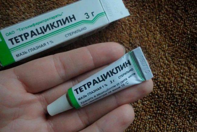 Какие самые эффективные средства от ячменя на глазу: мази или капли