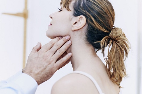 Что делать, если воспалился лимфоузел за ухом?