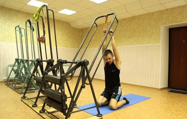Упражнения на турнике и брусьях для позвоночника