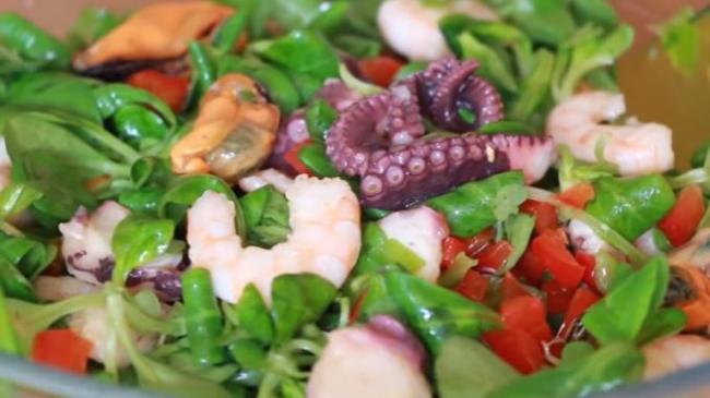 Салат из морепродуктов