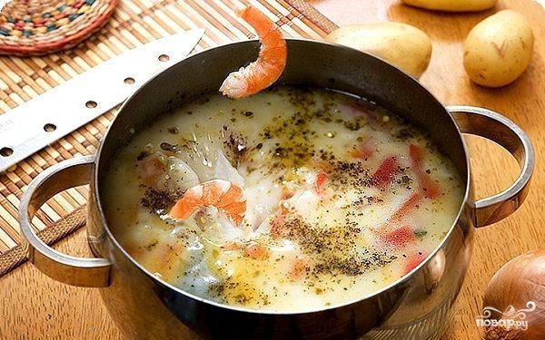 Салат морской коктейль с креветками и кальмарами