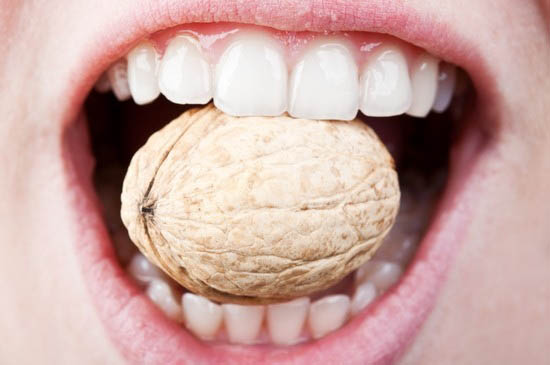 Как восстановить эмаль зубов?