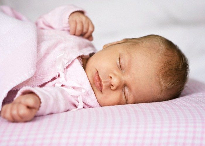 Почему у младенца пульсирует родничок и что делать?